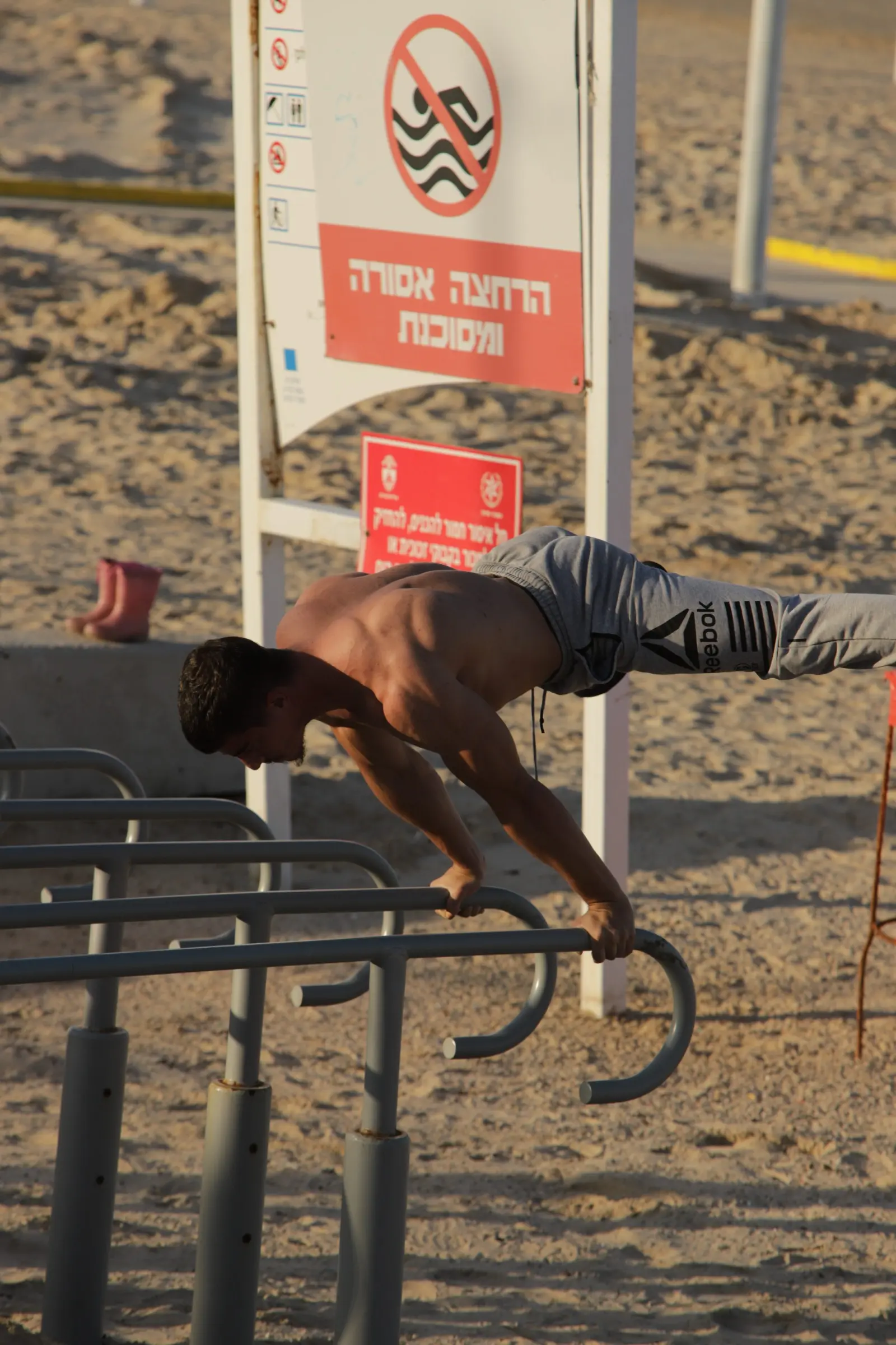 אנדרי עושה פלאנץ.